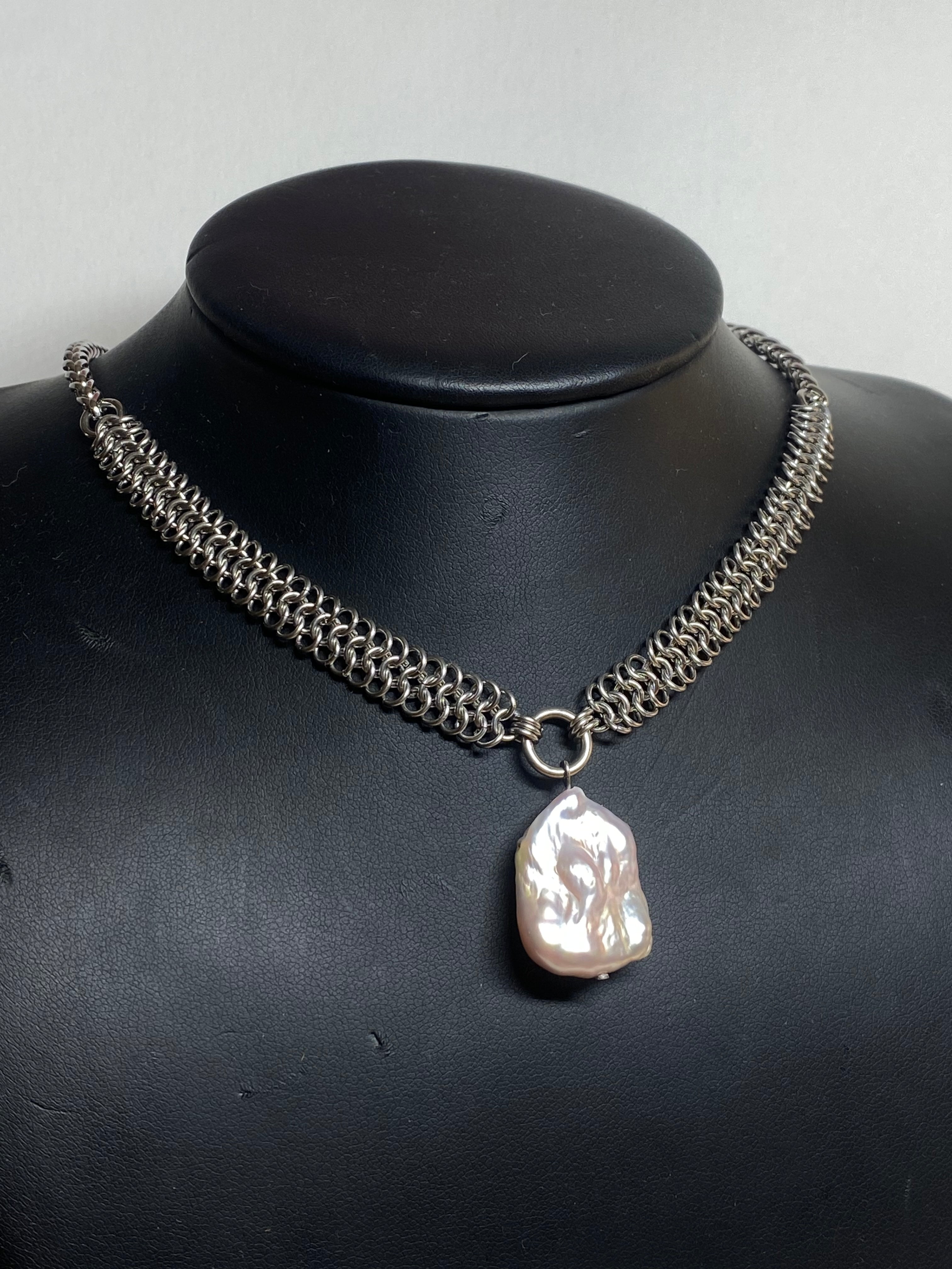 Pearl Amulet Micromaille Choker