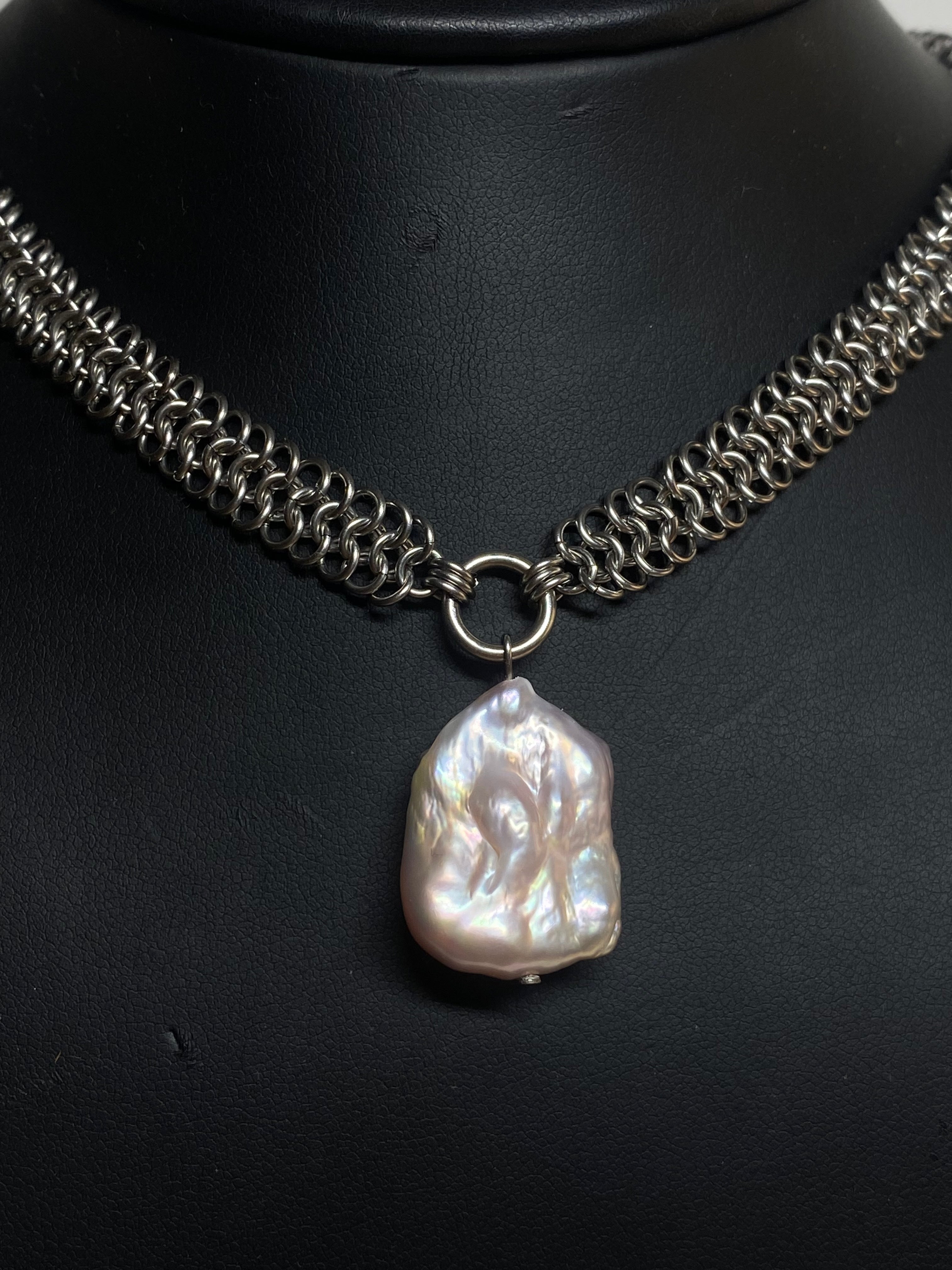 Pearl Amulet Micromaille Choker