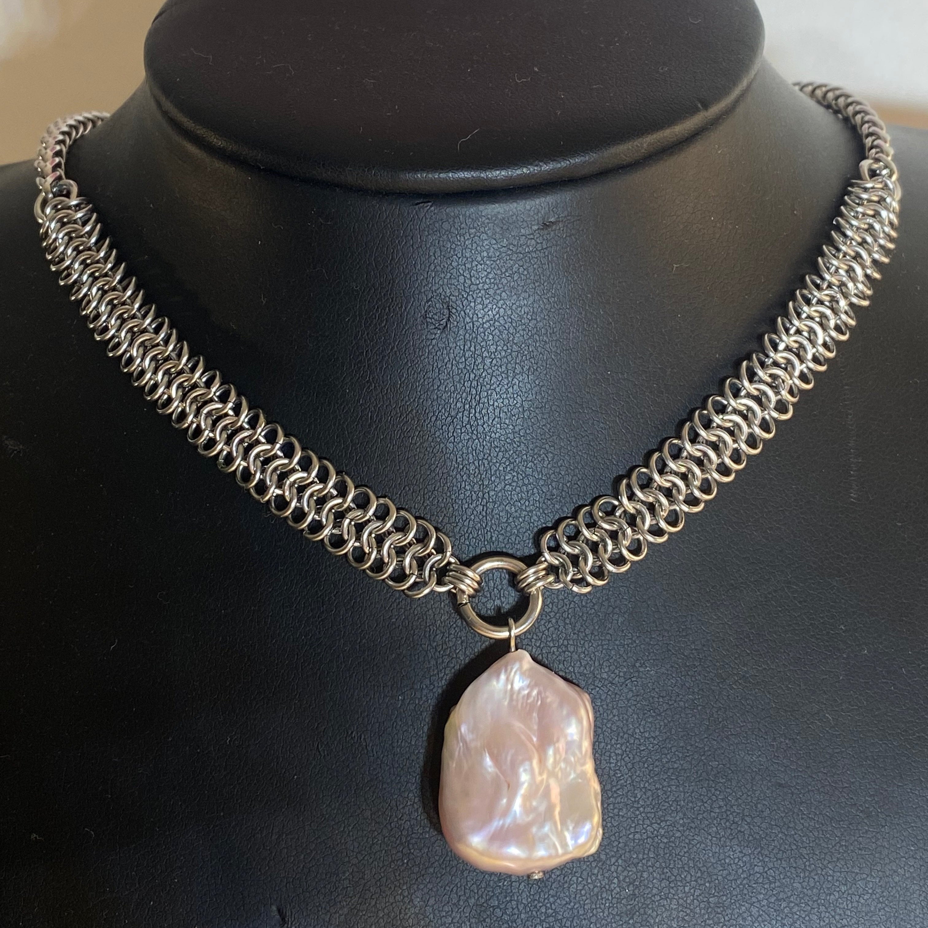 Pearl Amulet Micromaille Choker