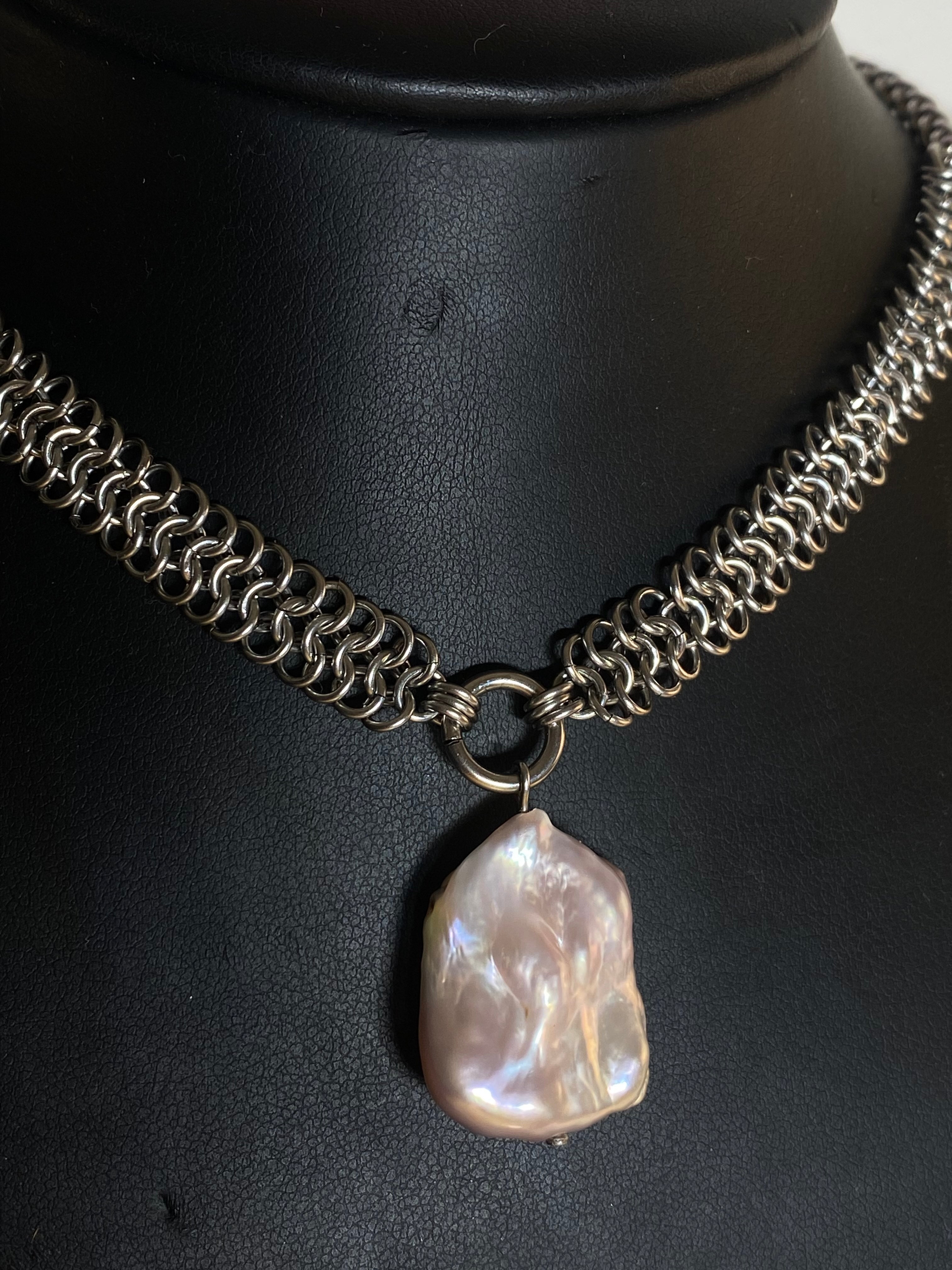 Pearl Amulet Micromaille Choker