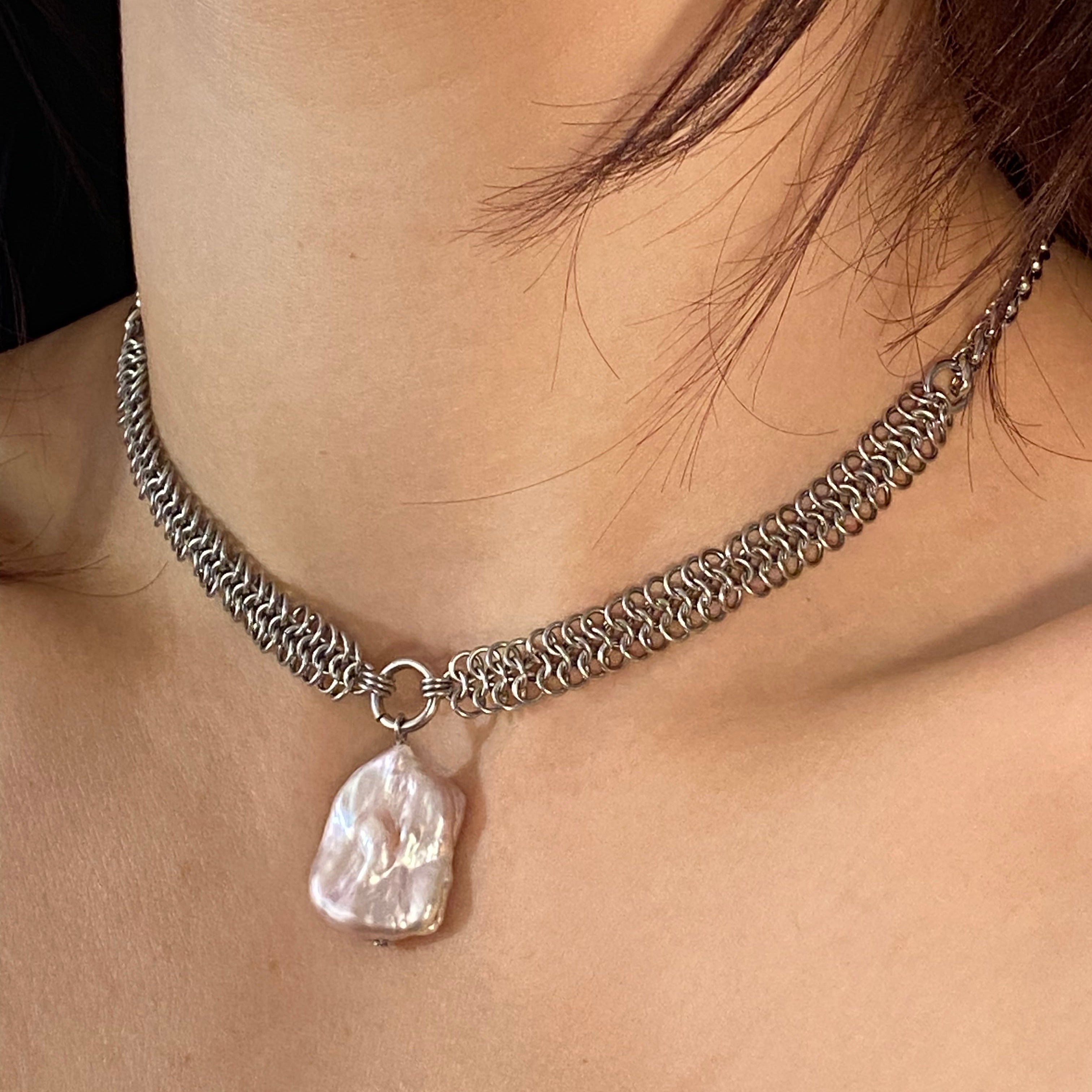 Pearl Amulet Micromaille Choker